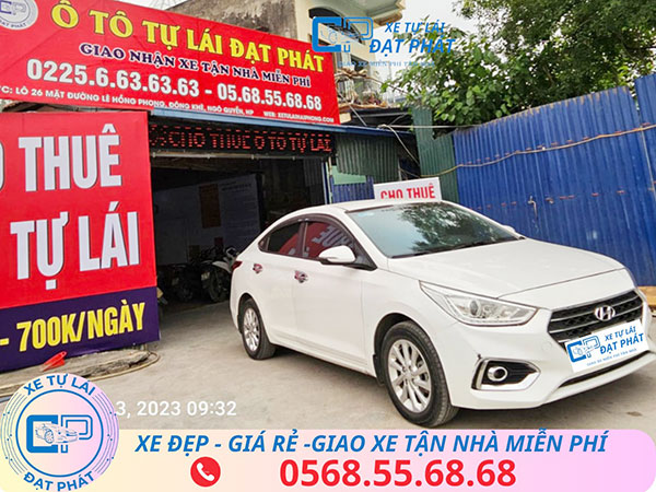 xe accent tự lái 4 chỗ