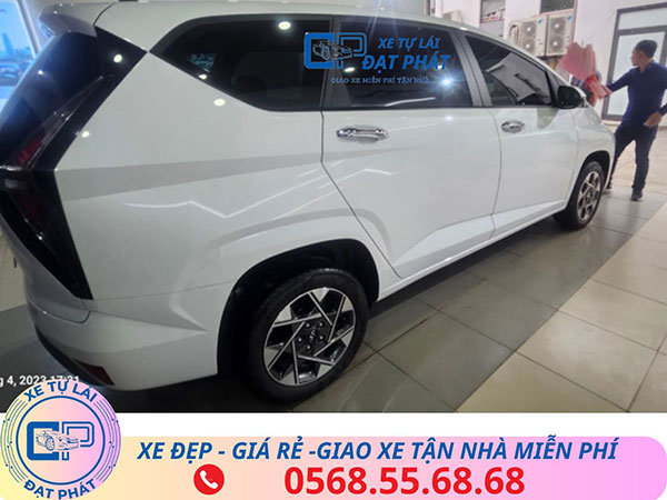 xe hyundai stargazer tự lái
