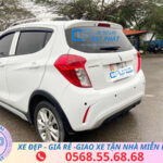 xe vinfast fadil tự lái trắng