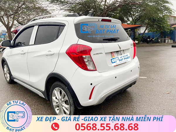 xe vinfast fadil tự lái trắng