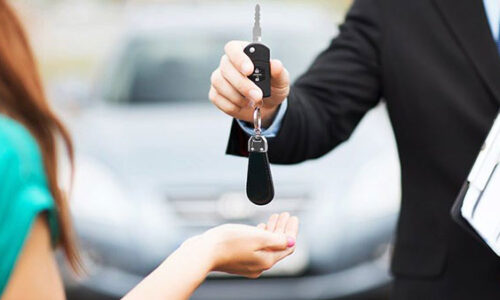 Nên mua xe hay thuê xe tự lái?